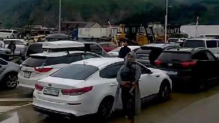Грузия опровергла данные о 20 тысячах россиян, пересекших за сутки границу через Верхний Ларс. О рекорде сообщила российская таможня, объявив, что теперь «усилит смены»Министерство внутренних дел Грузии заявило, что информация о том, что за последние сутки