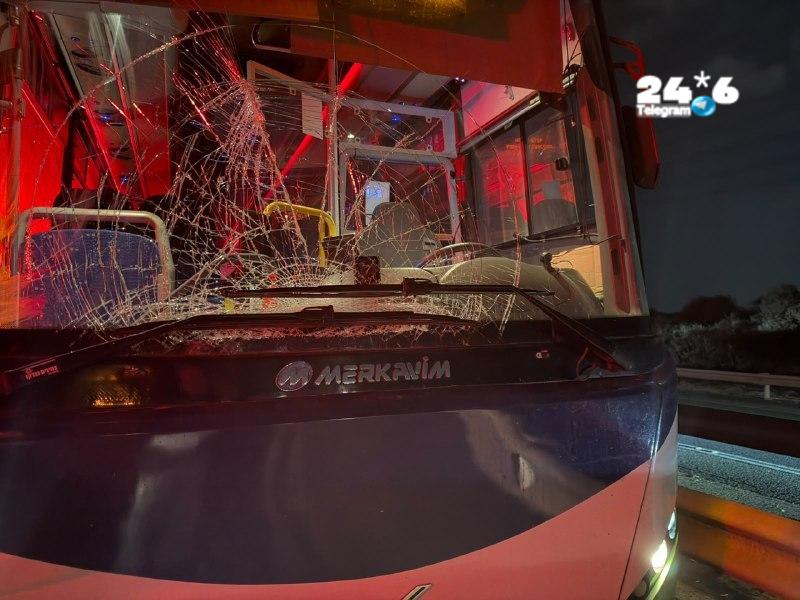 🇮🇱 תאונה קטלנית בכביש 4: רוכב קורקינט בן 25 נהרג מפגיעת אוטובוס.