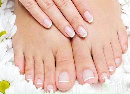 آرایشی و بهداشتی نایس: #ترفند💅سرکه سیب به استحکام ناخن‌ها کمک می‌کند. اگر ناخن‌های شکننده‌ای دارید گهگاه آنها را در سرکه سیب فرو برید تا مقاومت