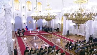"Сплочённость и патриотизм всегда были главными ценностями [для русского народа]"Владимир Путин поздравил всех с Днём России перед церемонией вручения госнаград и премий в Георгиевском зале Кремля. Главное:— Все этапы более чем тысячелетнего пути нашего го