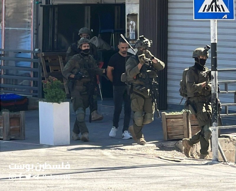 תמונות של חלק מכוחות הכיבוש המתמשכים מסתערים על שני מחנות צבאיים ממזרח לשכם.