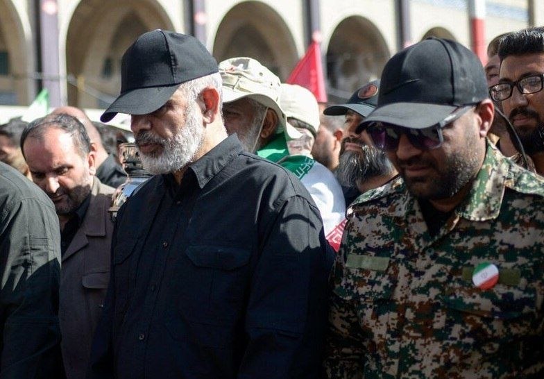 🔴 נוכחותו של מפקד משמרות המהפכה, סרדאר אחמד וחידי בטקס הבוקר.