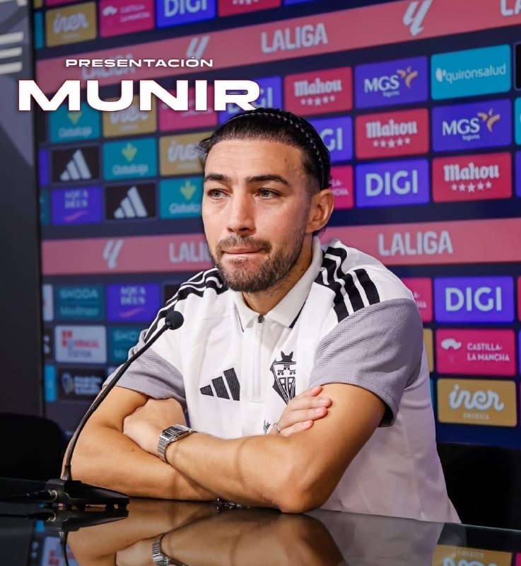 Fotbalł: آه استقلالی ها گردن منیرالحدادی رو گرفت.منیر الحدادی توی تیم جدیدش همسترینگش پاره شده و 2ماه از میادین به دوره.احتمال ای