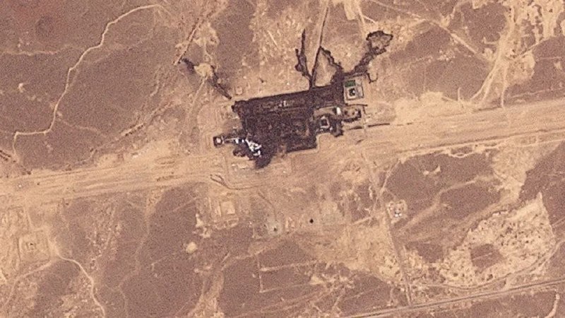 תמונת לוויין מציגה את תוצאות הפיגוע בתחנת שאיבה השייכת לצינור הנפט מזרח-מערב בערב הסעודית.