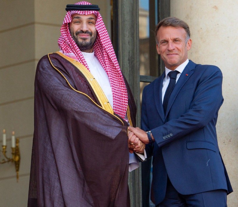 اخبار داغ: 🔻ولیعهد عربستان با ماکرون دیدار کرد🔹️ولی‌عهد عربستان سعودی در ادامه سفر دیپلماتیک خود به پاریس، وارد کاخ الیزه شد و مورد