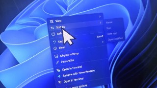 Microsoft сломала обои и курсор мыши в обновлении Windows 11Последний патч принёс полезные возможности: теперь «Панель задач» можно перемещать в любой край экрана, а меню «Пуск» теперь настраивается по размеру.Обновившиеся пользователи сообщают, что патч с