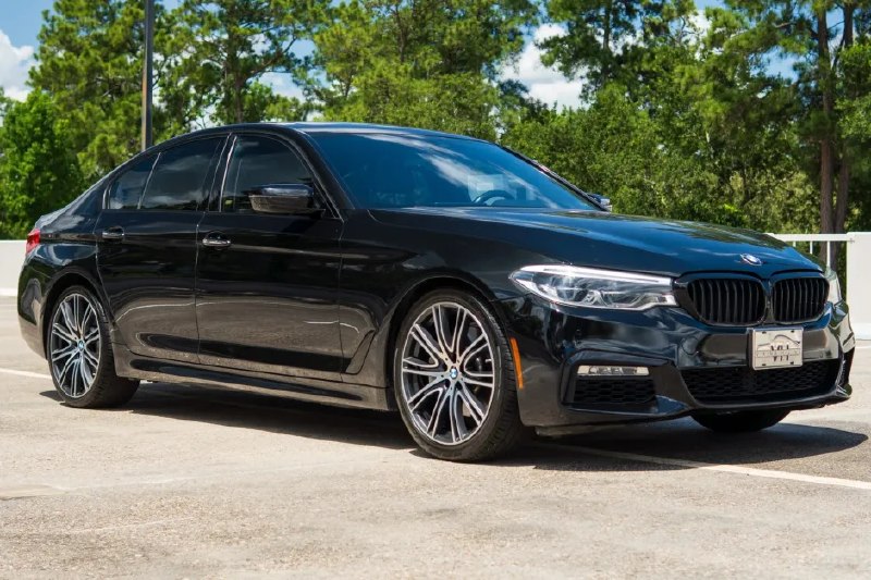 На Bring a Trailer стартовал аукцион по 2018 BMW 540i M Sport с пометкой No Rese