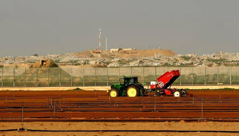 الدمار في الشجاعية يظهر من مستوطنة إسرائيلية مجاورة