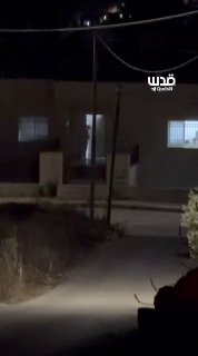 כוחות הכיבוש פושטים על בית והופכים אותו לצריף צבאי במהלך הפשיטה המתמשכת שלהם על הכפר טל, מדרום-מערב לשכם.