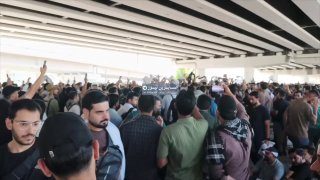 הפגנה של קבוצת בוגרי מקצועות רפואה בבגדד לדרישת מינוי