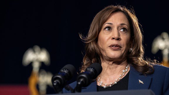 Kamala Harris comes knives out against Trump in first speech since leaving office: ‘Absolute chaos’
