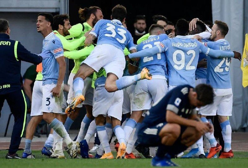 خبرگزاری خبرآنلاین: ⚽️ نوه دیکتاتور فاشیست ایتالیا، نخستین بازی رسمیاش در سریآ را با پیراهن لاتزیو انجام داد▫️فلوریانی موسولینی، نوه بنیتو
