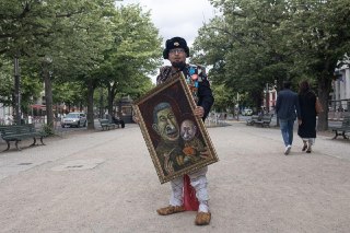 В Польше убит художник-карикатурист Семён СкрепецкийПо данным полиции, стрельба, жертвой которой стал россиянин, произошла сегодня около 10 часов утра. Неизвестный преступник произвел несколько выстрелов в мужчину на парковке возле жилого дома в городе Бял