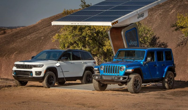 Jeep отзывает 320 тысяч гибридов из-за риска возго...