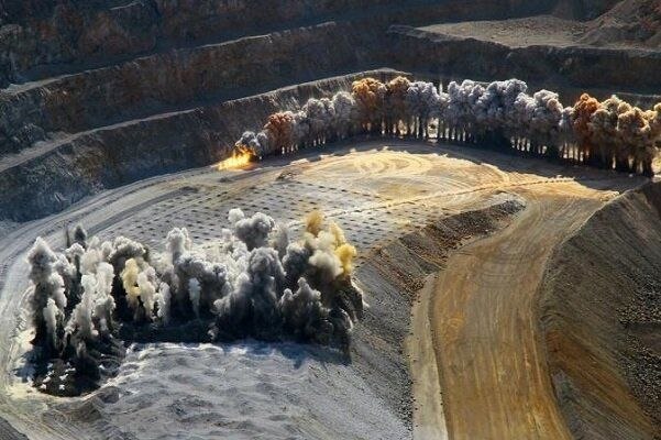 پایگاه خبری معدن نامه: هشدار درباره بحران کمبود مواد ناریه در معادن؛ واردات به تنهایی کافی نیستدبیر انجمن زغال‌سنگ ایران با تأکید بر اینکه مواد