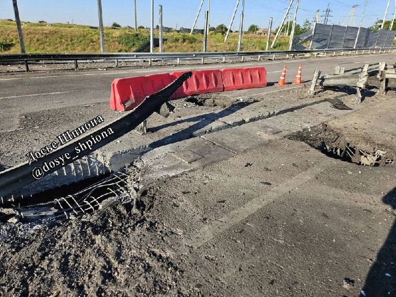 Russian forces attacked people moving along a road in Nikopol with an FPV drone, killing three, Dnipropetrovsk regional authorities said.