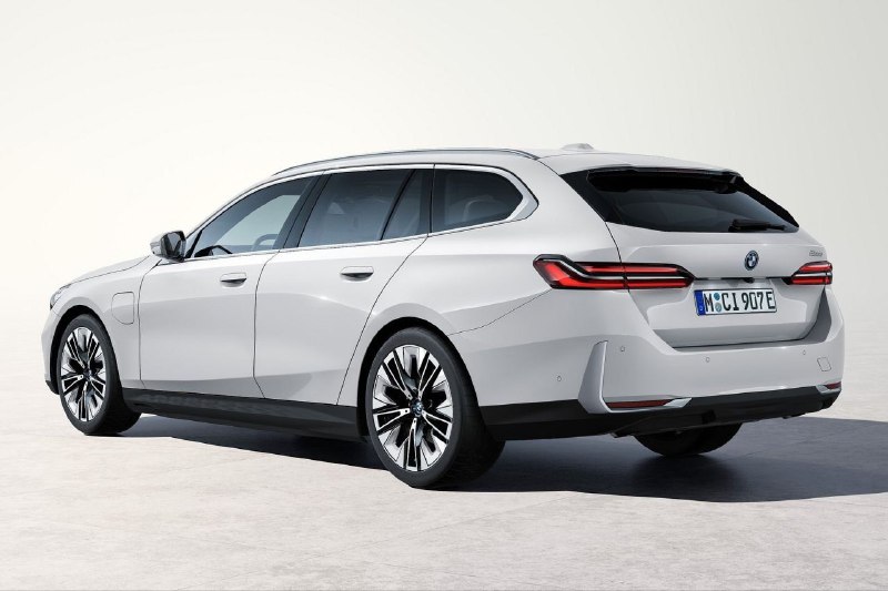 Представили новый универсал BMW 5 серии 5