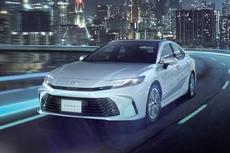 Новая Toyota Camry получила 2,5-литровый «атмосферник»