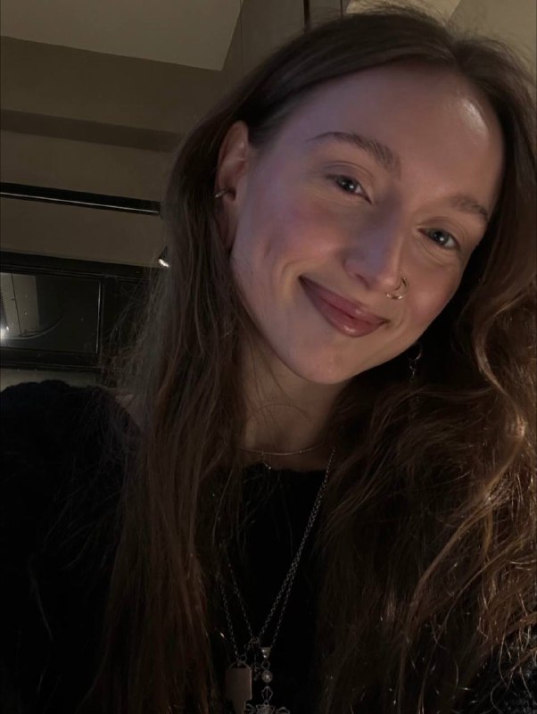 Курс «макияж для себя» у одного из лучших визажистов страны. Вы ее знаете как Глашу Гурьянову по нашим совместным проектам, по шоу «кто круче Рогова» и «кто круче всех»На него открылась предзапись. И она дает преимущество — более ранний старт продаж! В понедельник стартуют продажи в предзаписи, во вторник в на ее странице. Количество мест ограничено, поэтому рекомендуют потратить пару минут своего времени и получить твердую возможность попасть на курс. Отличный подарок для себя или близкого🌹Кто хочет — залетайте в предзапись, вам пришлют уведомление со специальными условиями и бонусами для тех, кто заполнил анкетуМне кажется тут есть абсолютно все, что нужно для себя:— все с 0— косметика, коррекция лица, типы кожи, макияжи (базовые, вечерние, креативные)— бонус от анкеты: +2 эфира с Глашей где она разберет все вопрсы по мейку)— отдельный ТГ канал, куда Глаша закидывает полезности и т.д.Лично рекомендую, я самый довольный клиент 💘