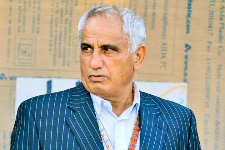 اتاق خبر: 💢اصغر شرفی، پیشکسوت فوتبال ایران درباره رفتار خداداد عزیزی در حاشیه دیدار تراکتور و گل‌گهر گفت: باید او را ادب کنند. او 