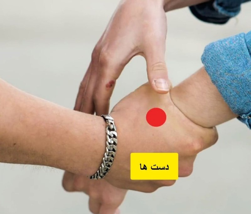 طب سنتی: با فشار این نقطه، خود را از چنگ مهاجم نجات دهید 👌دست های ما مملـــوء از پایانه های عصبی هستند. اگر مابین انگشتــــان دست