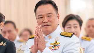 柬埔寨首相与美国国务卿通电话后，泰国总理表示希望与柬埔寨实现停火泰国总理阿努廷周五表示希望与柬埔寨实现停火，与此同时，金边方面指责泰国军方加大了对争议边境地区的轰炸力度。周五早些时候，柬埔寨首相洪玛奈在脸书上表示，他已与美国国务卿马可·卢比奥通了电话，双方讨论了“确保柬埔寨-泰国边境停火的途径”。👉 继续浏览后续：https://rfi.my/CId1.g