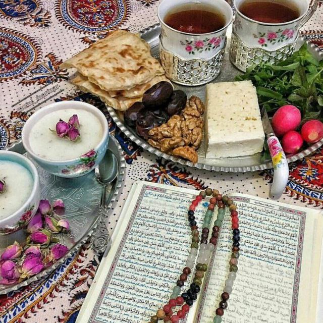 اهــورا: صوی چایی ر ته میهمون بووشمـ نهار به ام تنه ایوون دووشمـ انده دوم ته پلی تا سر شو ته ره خو بیته لمپاره دکوشمـ ✍حمید سلیما