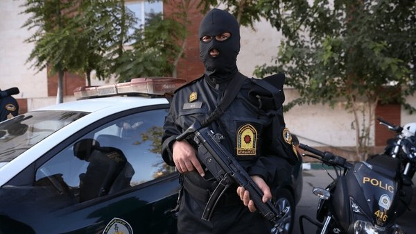 دیده بان ایران: 🔴 انهدام شبکه انتقال اطلاعات طبقه‌بندی شده به دشمن🔹 پلیس می‌گوید که فعالیت یک بستر ارتباطی ضدامنیتی را برملا کرده است.🔳خ