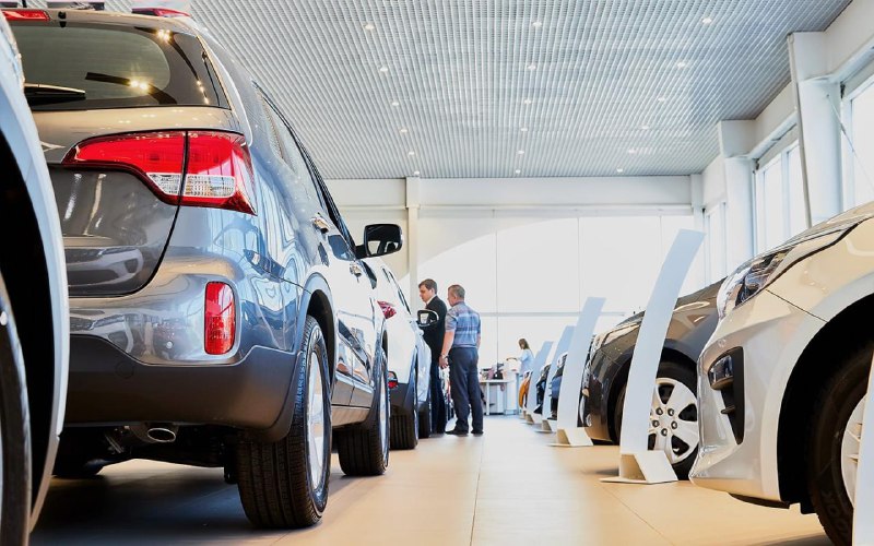 Автосалоны по всей России массово закрываются на ф...