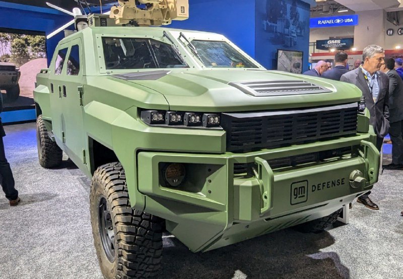 General Motors показал гибридный армейский броневикОсновой для пикапа стал Chevr
