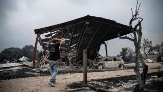 Во Франции и Испании уже почти неделю бушуют масштабные лесные пожары. Из опасных районов эвакуировали более 300 тысяч человек, а огонь продолжает приближаться к Бордо.В Испании режим ЧС: в окрестностях Мадрида пламя охватило около 770 квадратных километро