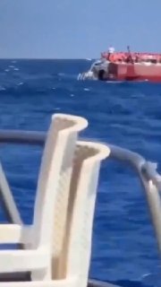 סצינות המציגות פעולות חילוץ בתקרית טביעת מעבורת מול חופי "גירן" בקפריסין הטורקית, והרשויות מכריזות על מותם…