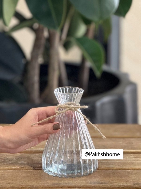پخش هوم لند: 👍 گلدان نیلرام کوچک کد ۳۳۳۰🔻ابعاد : 15,5*5,5*11 cm🔻دارای جعبه تک🔻📦۸ عدد🔻قیمت : ۱۵۷۰۰۰ ت🆔كانال فروشگاه👇🏻@Pakhshhome☎️📞 :"