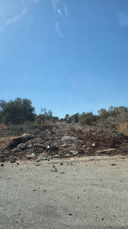 It's the 18th day... the occupation bulldozers continue to dig several plots of land in the town of Deir Belot, west of Salafit.