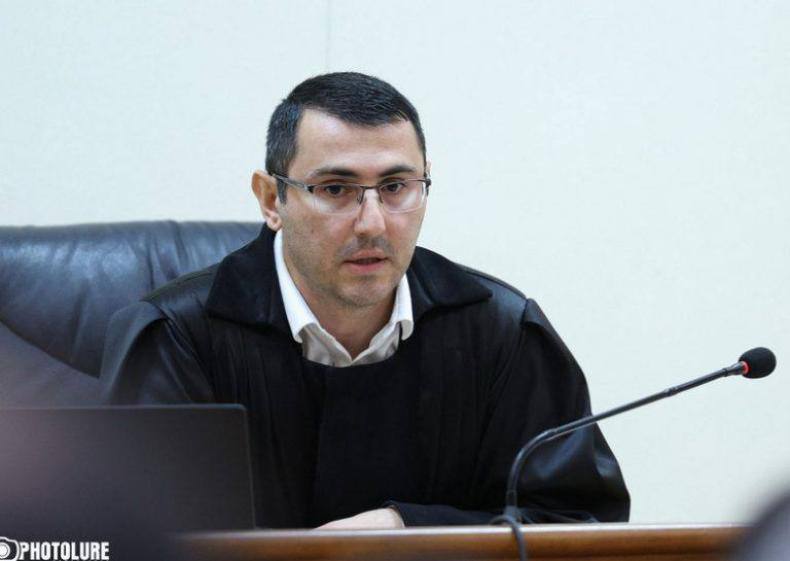 הליכים משמעתיים הוקמו נגד השופט אקוב מנוקיאן, שהשתלט על עצמו בתיק הקתולי, נגד השופט האקוב מנוקיאן, שהכריז ע…