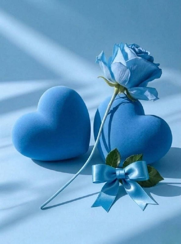 #شعروادب: 🩵دوستی خاطره ای نیست💙که از یاد رود🩵خاروخاشاک سبک نیست💙که بر باد رود🩵دوستی با شما بهاریست 💙پرازعشق وامید🩵دوستی با شمامحال