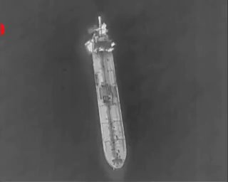 Commander of the Revolutionary Guards Fleet: Today America has become a fuel smuggler, he arranged all his facilities so that he could transport four or five oil tankers through the strait, just like a small smuggler.
