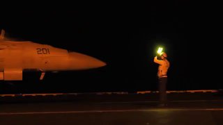 פיקוד המרכז של ארצות הברית (CENTCOM): כוחות אמריקניים תקפו עשרות מטרות ברחבי איראן, ובהן מערכות הגנה אווירי…