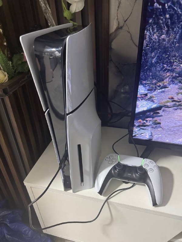 Продаю PlayStation 5 slim 1TB 1200 лари в идеальном состоянии