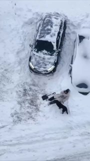 В Химках жительница прилегла отдохнуть после того, как откопала свою машину из с