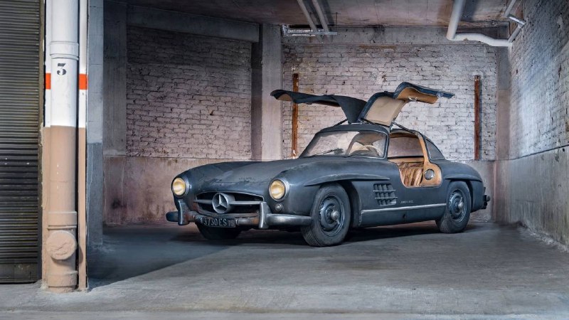 Ржавый Mercedes-Benz 300 SL 1956 года ушёл с аукциона за рекордные 5 МИЛЛИОНОВ долларов.