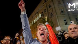 Оппозиционная проукраинская партия победила на парламентских выборах в Венгрии. Её лидер — Петер Мадьяр, бывший соратник Виктора Орбана, который обвинял премьера в коррупции.Собрали главное из биографии политика:— Ему 45 лет. Главная страсть — футбол: он н