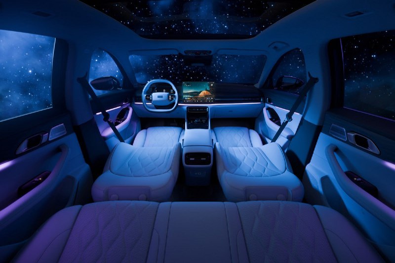 Geely запустила продажи нового гибрида Galaxy A7 в Китае 7