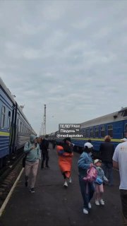 Россия ударила по поезду и АЗС недалеко от границы Украины и ПольшиСегодня российский дрон нанес удар по заправке в Волынской области рядом с КПП «Ягодин – Дорогуск» на границе Украины и Польши. В результате произошедшего АЗС загорелась. Об этом сообщил те