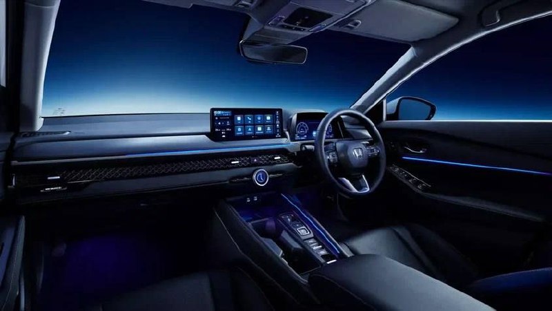 Honda представила седан Accord для рынка Японии 7