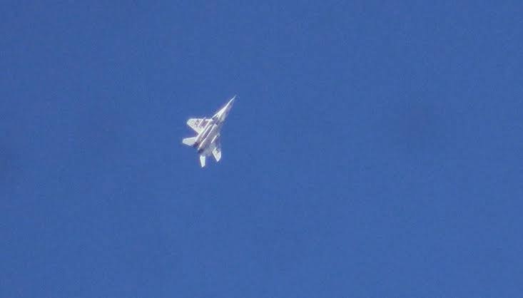 מטוס קרב MIG-29 טס מעל שמי דמשק סוריה