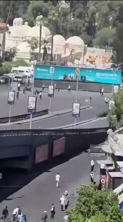 מטעני חבלה התפוצצו סמוך לבית מלון בדמשק, המלון בו היה אמור ללון מקרון". - מסר גורם ביטחוני לרשת "לבנט 24".