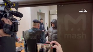 Избитый Гуфом сотрудник банного комплекса в подмосковной деревне Горки простил рэпера. Он попросил Наро-Фоминский суд прекратить уголовное преследование в отношении артиста в связи с примирением сторон.Ранее Алексею Долматову требовали дать 2 года условно.