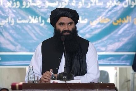 خبرگزاری صدای افغان (آوا): 🛑وزیر داخله در سفر به بامیان: افغانستان خانه مشترک همه افغانهاست🔸سراجالدین حقانی، وزیر امور داخله، در جریان سفر خود به