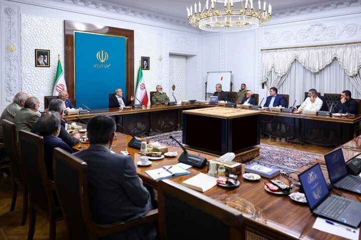 سردشت روداو: پزشکیان: بیش از هر زمان دیگر به تفکر و روحیه بسیجی و جهادی در مدیریت مسائل نیازمندیم🔹با نظام اداری کند و ذهن‌های بسته نم